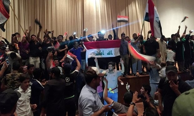 Демонстранти штурмом захопили парламент Іраку: вимагають реформ, - ВІДЕО