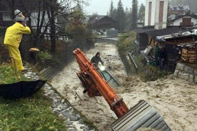 Унаслідок шторму в Італії вже загинули дев'ятеро осіб