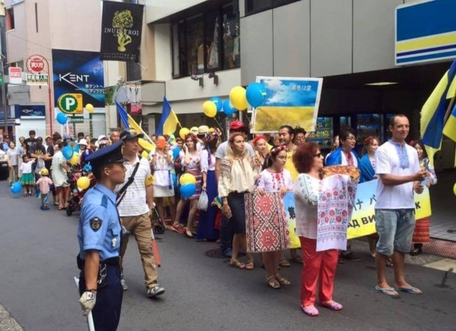 В Японии прошел марш украинских вышиванок, - ФОТО