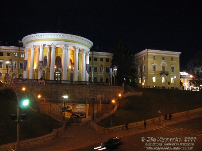 Мітингувальники зайняли Жовтневий палац у Києві