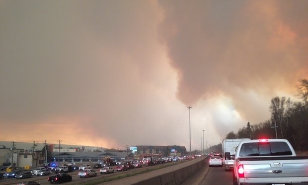 В Канаде эвакуируют 80 тыс. человек из горящего города
