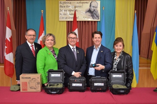 Канада отправит в Украину приборы ночного видения на $1 млн
