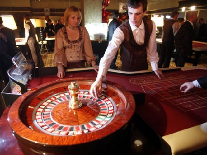 Главврач львовской поликлиники требовал взятку от ветерана АТО, чтобы поиграть в казино