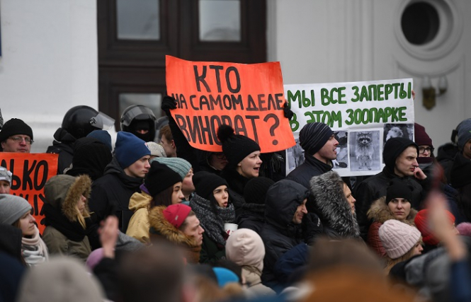 Жители Кемерова вышли на митинг с требованием рассказать правдивые данные о погибших