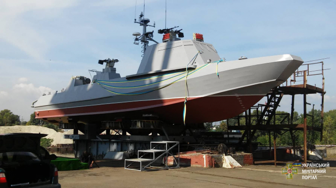 У Києві спустили на воду перший десантний катер 