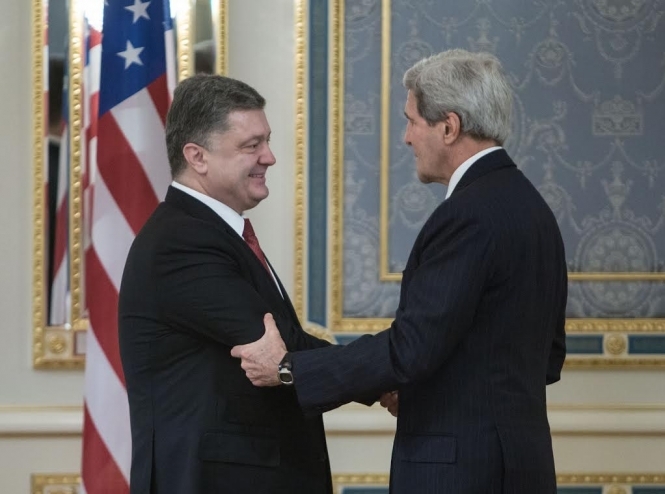 Після зустрічі з Керрі Порошенко заявив, що українські сили мають нові можливості захищати країну
