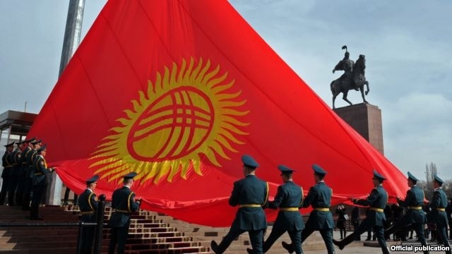 Президент Киргизстану пішов у відставку