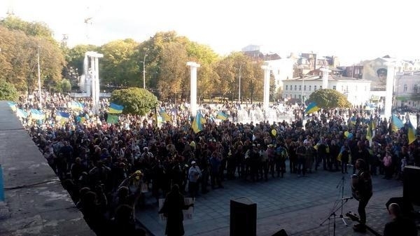 Сотни харьковчан вышли на улицы, чтобы показать, что Харьков - это Украина, - фото