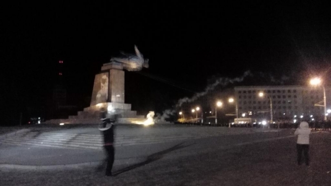 Активисты в Харькове демонтировали крупнейший в Европе памятник Ленину - фото, видео