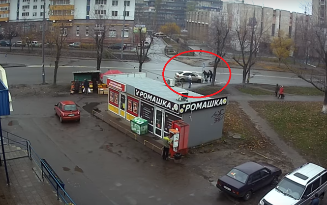 У Києві посеред вулиці викрали жінку: поліція заявили, що це була спецоперація