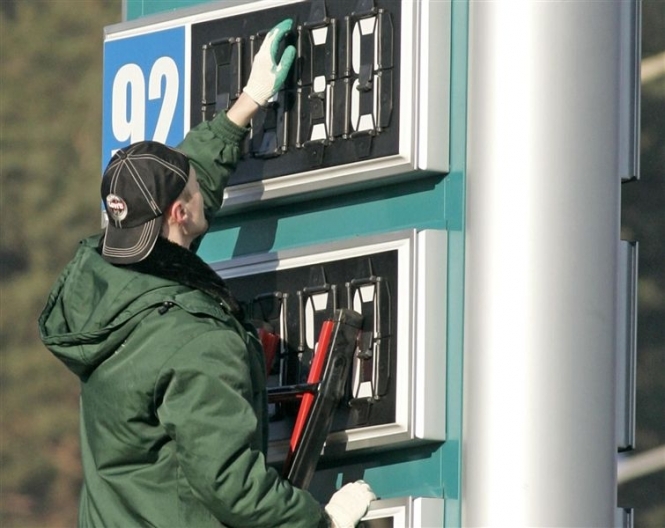 Ряд автозаправок подняли цены на все виды топлива