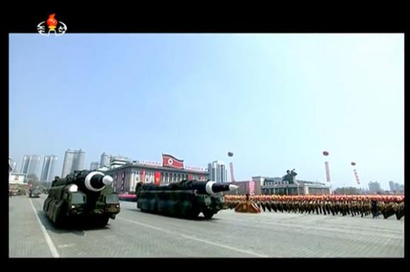 Північна Корея продемонструвала ракети, що запускаються з підводних  човнів, - ВІДЕО