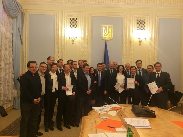 Пять партий подписали коалиционное соглашение перед годовщиной Майдана