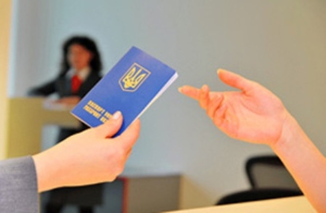 Закордонні паспорти виготовлятиме поліграфкомбінат 