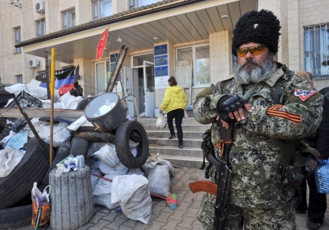 На Луганщині донські козаки зі зброєю увірвалися у виборчком