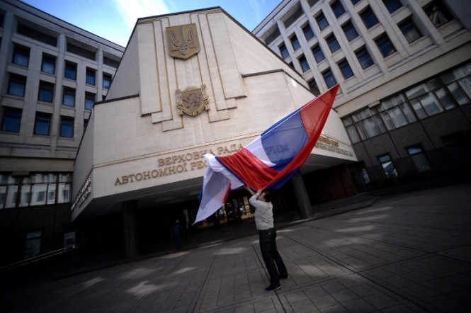 Розпущений парламент Криму проголосив півострів незалежною державою