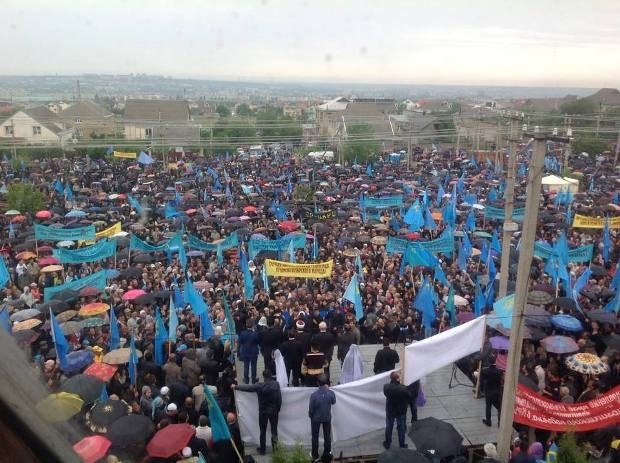 У Сімферополі на траурному мітингу зібралося більше 10 тис кримчан