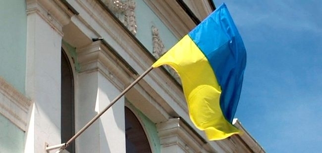 Татары вывесили украинский флаг на здании Меджлиса в Севастополе 
