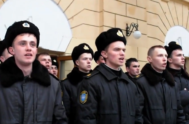 Курсанти Академії ВМС співали гімн України, коли підіймали прапор РФ,- відео
