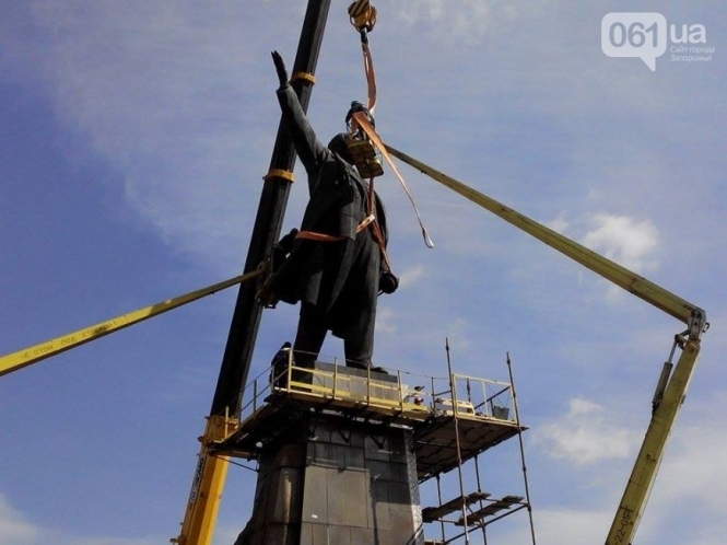 В Запорожье демонтируют крупнейший памятник Ленину в Украине, - онлайн-трансляция