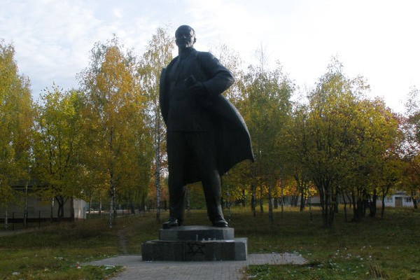 У Сумах пропонують переробити пам'ятник Леніну в олімпійця-ходака