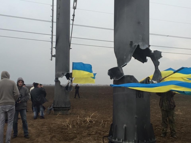 На Херсонщине сорвали поврежденные электроопоры: Крым без света, - ОБНОВЛЕНО