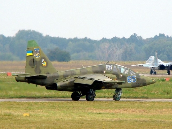 На Луганщині терористи збили Су-25 