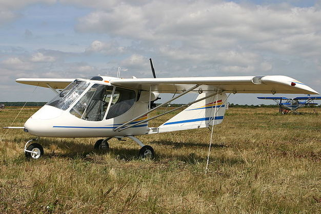 В Сумской области разбился легкомоторный самолет во время обработки полей