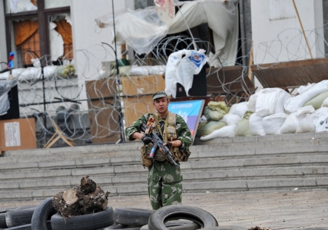 В мережі з'явилось відео, як у Луганську ОДА влучає ракета сепаратистів