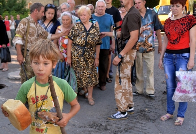 Местные жители рассказывают о ситуации в Луганске, - видео 