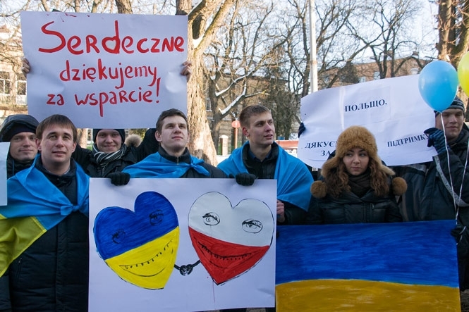 Лучше всего украинцы относятся к полякам и белорусам, хуже всего к русским, - опрос