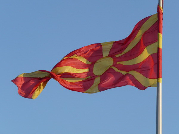 Парламент Македонії проголосував за нову назву країни
