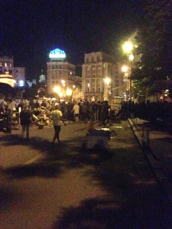 Ночью на Майдане устроили стрельбу, - видео