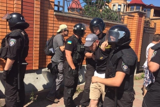 На Марше равенства в Киеве двое милиционеров получили ранения, есть задержанные, - фото