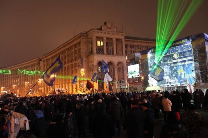 Отстаивать Майдан собралось уже около 50 тыс человек