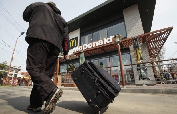 Крым останется без Хэппи Мила: McDonald's закрывает все заведения на полуострове, - фото