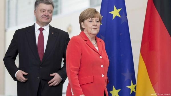 Порошенко, Олланд и Меркель обсудили выполнение Минских соглашений, - пресс-служба