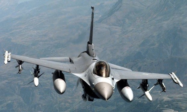 Россия разместила группу военной авиации в 50 км от Луганска