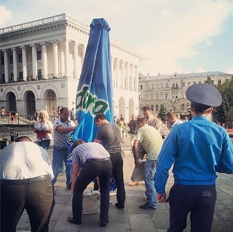 МВС відкрило громадську приймальню на Майдані (фото)
