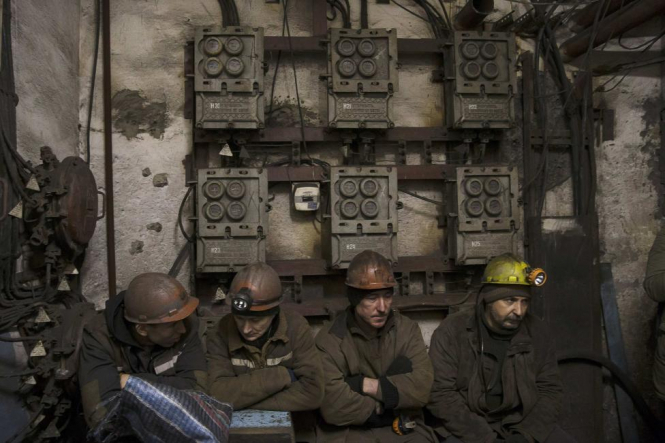 На Луганщині шахтарі влаштували страйк: вимагають виплати зарплат 