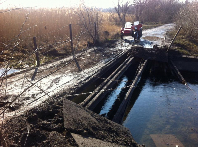 На Луганщине боевики взорвали мост