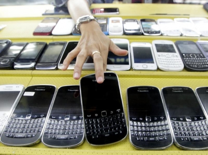 Італійський суд визнав мобільні телефони причиною пухлини головного мозку