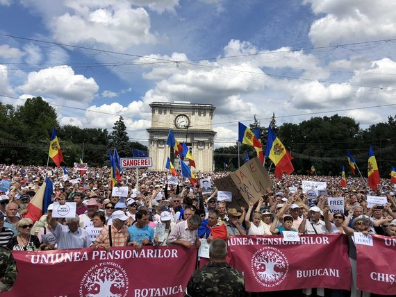 В Кишиневе начались протесты из-за аннулированы результаты выборов