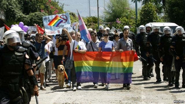 В Чорногорії намагались зірвати перший в історії країни гей-парад (фото, відео)