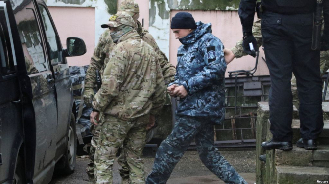 Уже 19 захоплених Росією українських моряків назвали себе військовополоненими