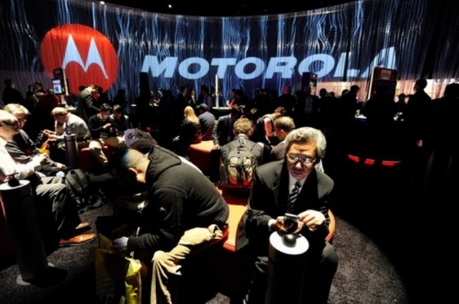 Google продав Motorola китайській компанії Lenovo за чверть вартості