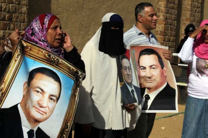 Хосні Мубарака засудили до довічного ув'язнення