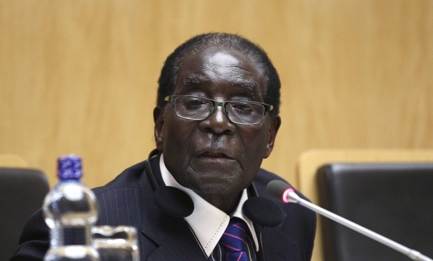 Президент Зімбабве впродовж 25 хвилин читав не ту промову
