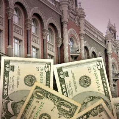 НБУ викупив у банків $117 млн на тлі зміцнення гривні до 27,12 грн/дол.

