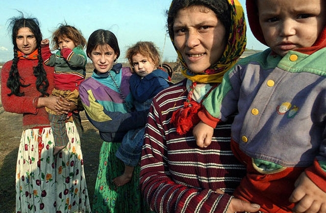 Франція назвала неприпустимими акти насильства проти ромів в Україні